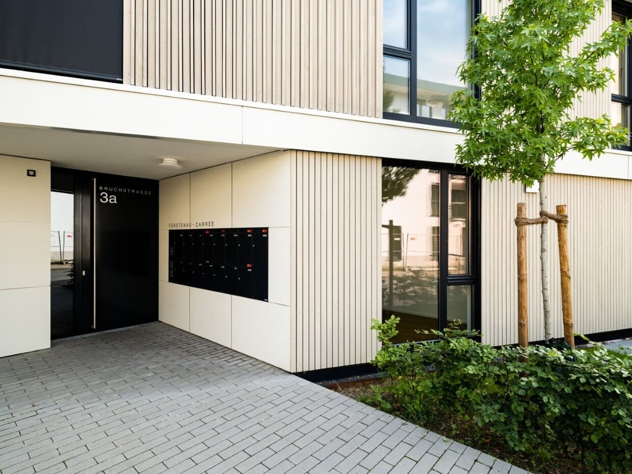 Firma STOLMA Premium Fenster und Türen Herford Werregärten 30 Abb. Haustür in schwarz aus Kunststoff Firma STOLMA