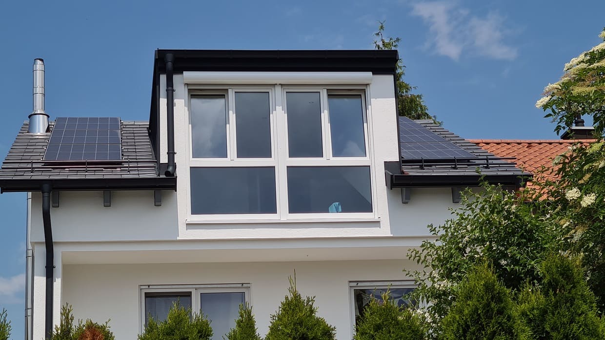 Abb. Grosse Gaube mit 6 Fenster Aussenansicht