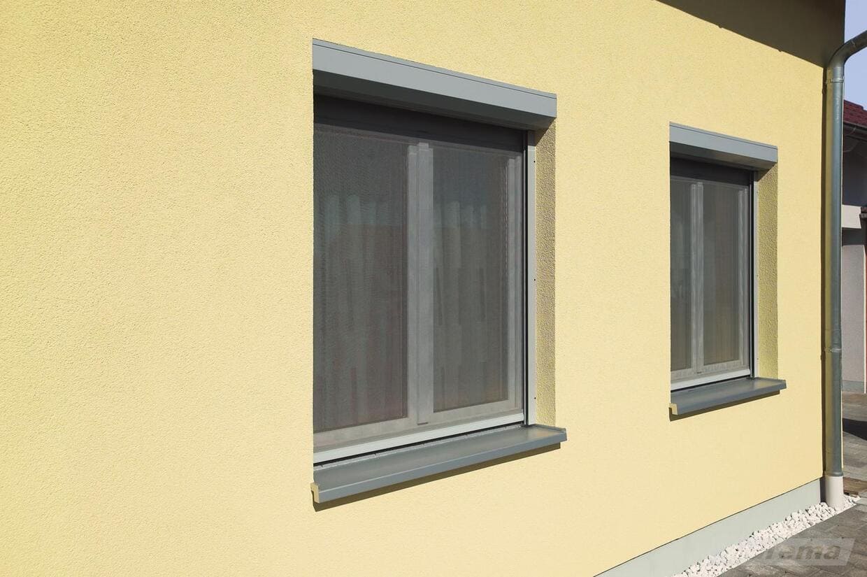 Abb. Insektenschutz 2 Fenster Firma Warema
